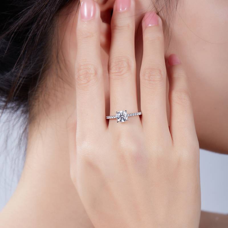 微镶圆形S925银镀白金MoissaniteWomen's Ring1.0ctD级
